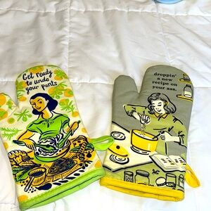 New- 2 BLUE Q OVEN MITTS With funny quotes.